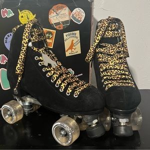 NWOT Moxi Panther Black Suede Quad Roller Skates Indoor Outdoor Women’s Size 9
